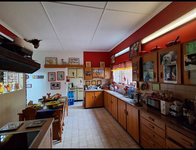 4 BEDROOM FREESTANDING FOR SALE IN STILFONTEIN EXT 3